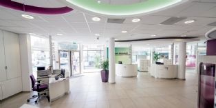 Chez BNP Paribas, le conseiller peut passer des appels de courtoisie, sans objectif de vente.