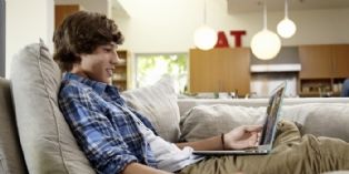Netflix embauche un utilisateur pour visionner ses programmes