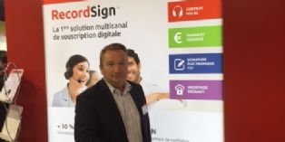 Vocalcom lance le premier contrat à signature vocale